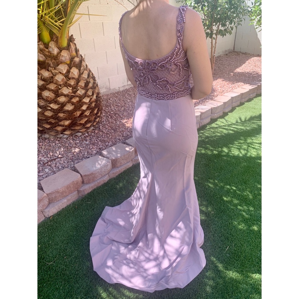 🤩 Beautiful Portia&Scarlett Lilac Formal Dress - Picture 5 of 9